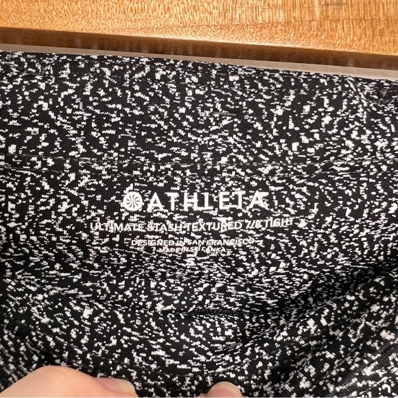 ATHLETA Ultimate Stash Textured 7/8 Tight - Picture 4 of 6